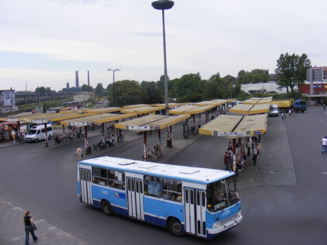 dworzecautobusowywidokzprzejscianaziemnego.jpg